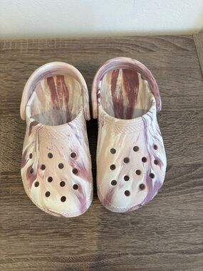 Toddler Girl Marble-Print Crocs in Pink and White